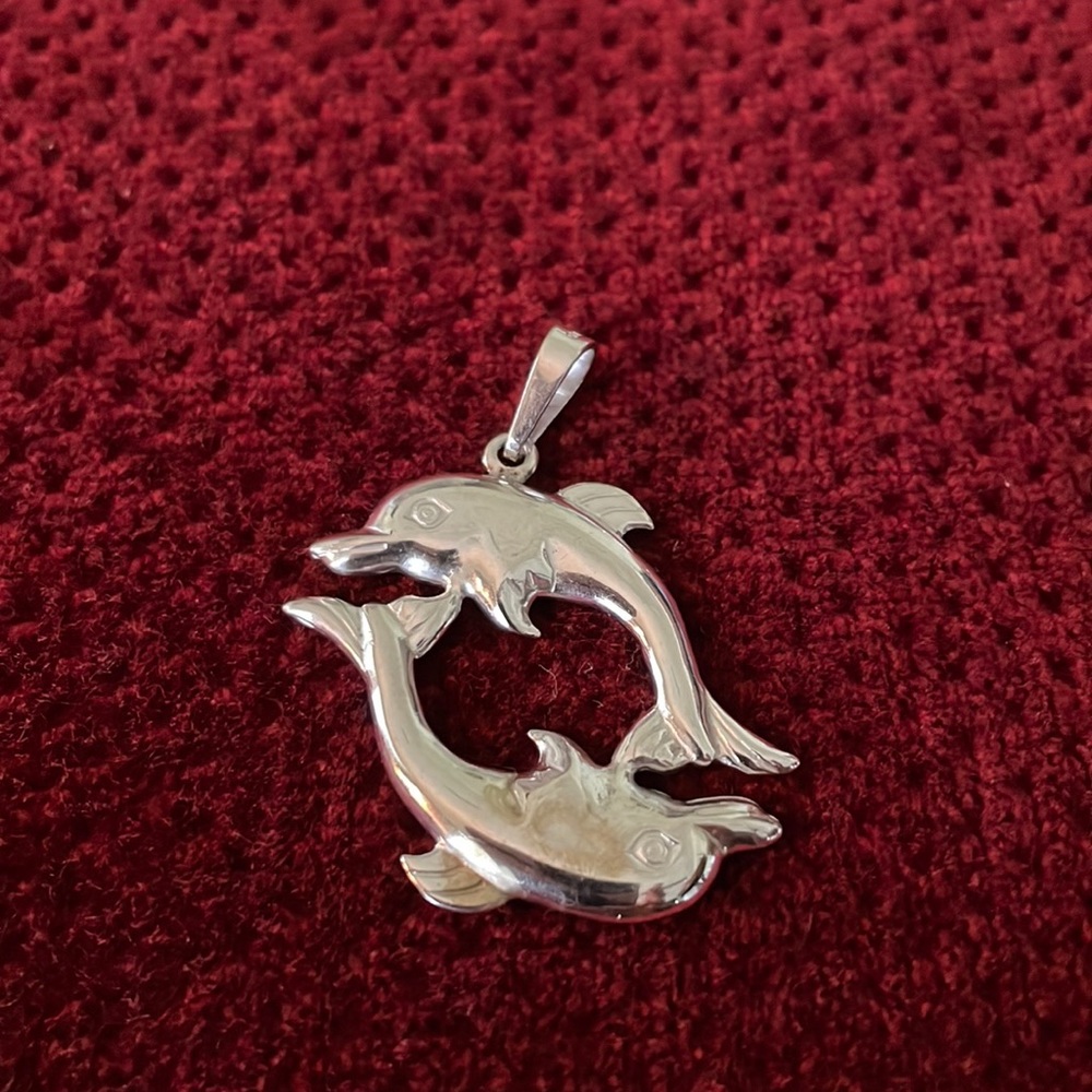 Silver NWOT dolphin Pendant